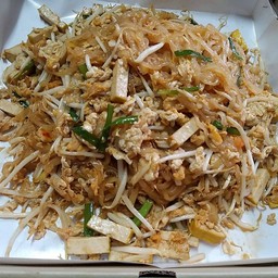 ผัดไทยไข่ถาด padthai with egg (large size)