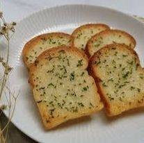 ขนมปังกระเทียม