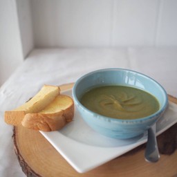 ซุปบล็อคโคลี่กับใบบัวบก Broccoli and pennywort soup