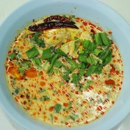 ต้มยำรวมมิตร (ปลา กุ้ง หมึก)