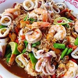 ตำมาม่าทะเล (กุ้ง+ปลาหมึก+หอย)