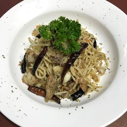 สปาเก็ตตี้พริกแห้งปลาเค็ม