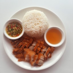 ข้าวหมูทอดซอสน้ำปลา