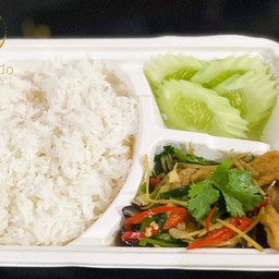 ข้าวปลากะพงผัดขึ้นฉ่าย