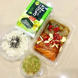 แซลมอน+กุ้ง ดองน้ำปลา (2 Tone)พร้อมข้าวและสาหร่าย