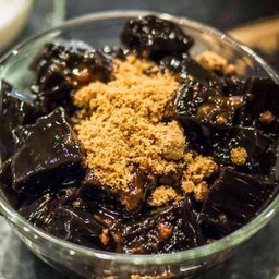 เฉาก๊วยโบราณน้ำตาลแดง