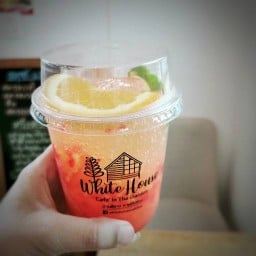 White House Cafe - อาหาร และเครื่องดืี่ม ซอยวัดศรีประวัติ นนทบุรี