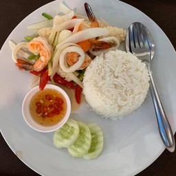 ข้าวผัดพริกสดทะเล