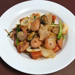 สปาเก็ตตี้รวม (หมู/ไก่,+ไส้กรอก+ทะเล)