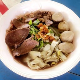 เจ้จอย ส้มตำกะเตี๋ยว