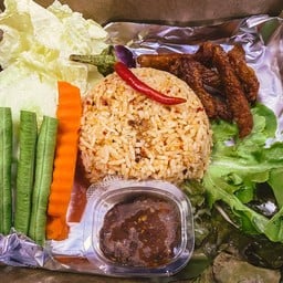 ข้าวผัดน้ำพริกปลาย่าง+หมูแดดเดียว.