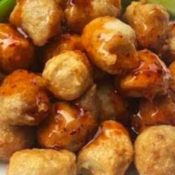 ลูกชิ้นเนื้ออย่างดี 1 ชุด พร้อมน้ำจิ้มมะขามแซ่บๆ