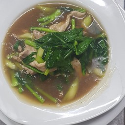 ก๋วยเตี๋ยวราดหน้าไก่