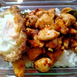 ไก่ผัดพริกเผาไข่ดาว