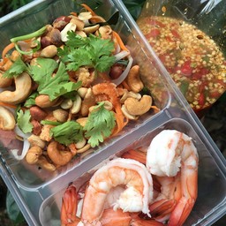 ยำทะเล-เม็ดมะม่วงหิมพาน