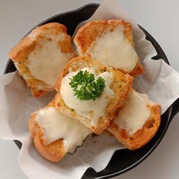 ขนมปังกระเทียมชีส