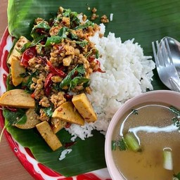 ข้าวกะเพราหมูสับหมูยอ