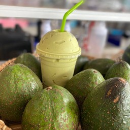 นมหมีปั่นอะโวคาโด