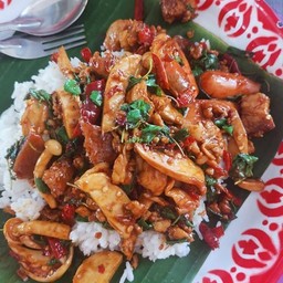 ข้าวกระเพรารวมมิตร(ไม่มีทะเลนะคะ)