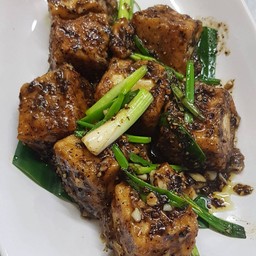 เต้าหู้ผัดพริกไทยดำเจ