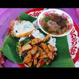 ข้าวกะเพราหมูยอ