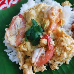 ข้าวราดกุ้งไข่ขยี้