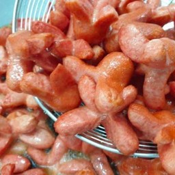 ไส้กรอกแดงไก่ระเบิด 1 ชุด พร้อมน้ำจิ้มแซ่บๆ