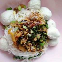 ก๋วยเตี๋ยวลูกชิ้นหมูน้ำใสสินทวี ซอย16