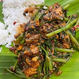 ข้าวผักบุ้งปลากระป๋อง