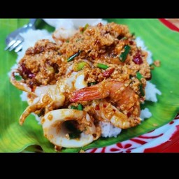 ข้าวผัดผงกะหรี่ทะเล