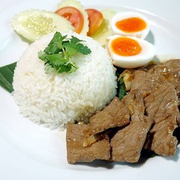 ข้าวเนื้อทอดกระเทียม