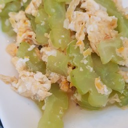 มะระผัดไข่