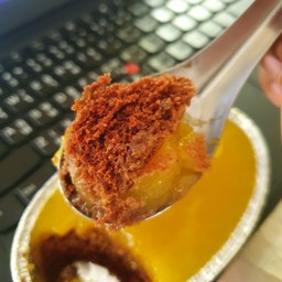 เนื้อเค้กเป็นช็อกโกแลต นุ่มๆเบาๆ 