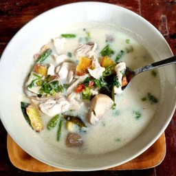 ต้มข่าไก่ หอมกะทิสด