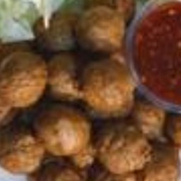 ลูกชิ้นเอ็นเนื้ออย่างดีทอดอร่อย 1 ชุด พร้อมน้ำจิ้มมะขามแซ่บๆ