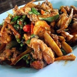 ผัดเผ็ดเก้ง ราดข้าว