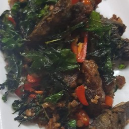 ปลาดุกผัดใบกระเพรา