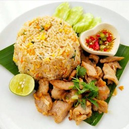 ข้าวผัดหมูทอด