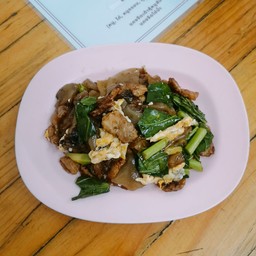 ผัดซีอิ๊วเส้นใหญ่ หมู ไก่