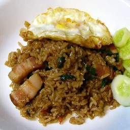ข้าวผัดกระเพราหมูกรอบคลุกข้าว
