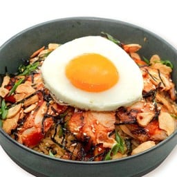 SG4 ข้าวกระเทียมไก่สไปซี่  กาลิคด้ง + ไข่ดาว