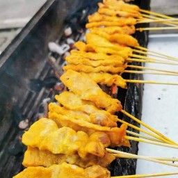 หมูสะเต๊ะ พันล้านสาขาเพชรเกษม79