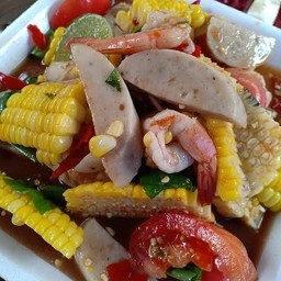 ตำข้าวโพดกุ้งลวกหมูยอ