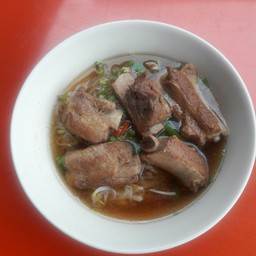 ก๋วยเตี๋ยวซี่โครงหมูตุ๋นน่องไก่ตุ๋น