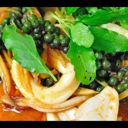 ผัดฉ่าปลาหมึกราดข้าว