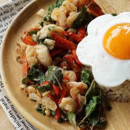 ข้าว ผัดกระเพรากุ้ง