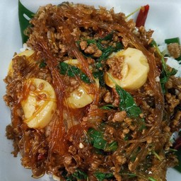 ข้าวกระเพราหมูสับเต้าหู้วุ้นเส้น