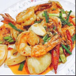 ทะเลผัดไข่เค็มกับข้าว
