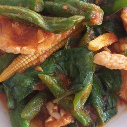 ผัดพริกแกง+หมู