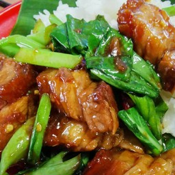 คะน้าหมูกรอบ